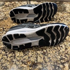 ASICS Gel Kayano 28 - great condition!!